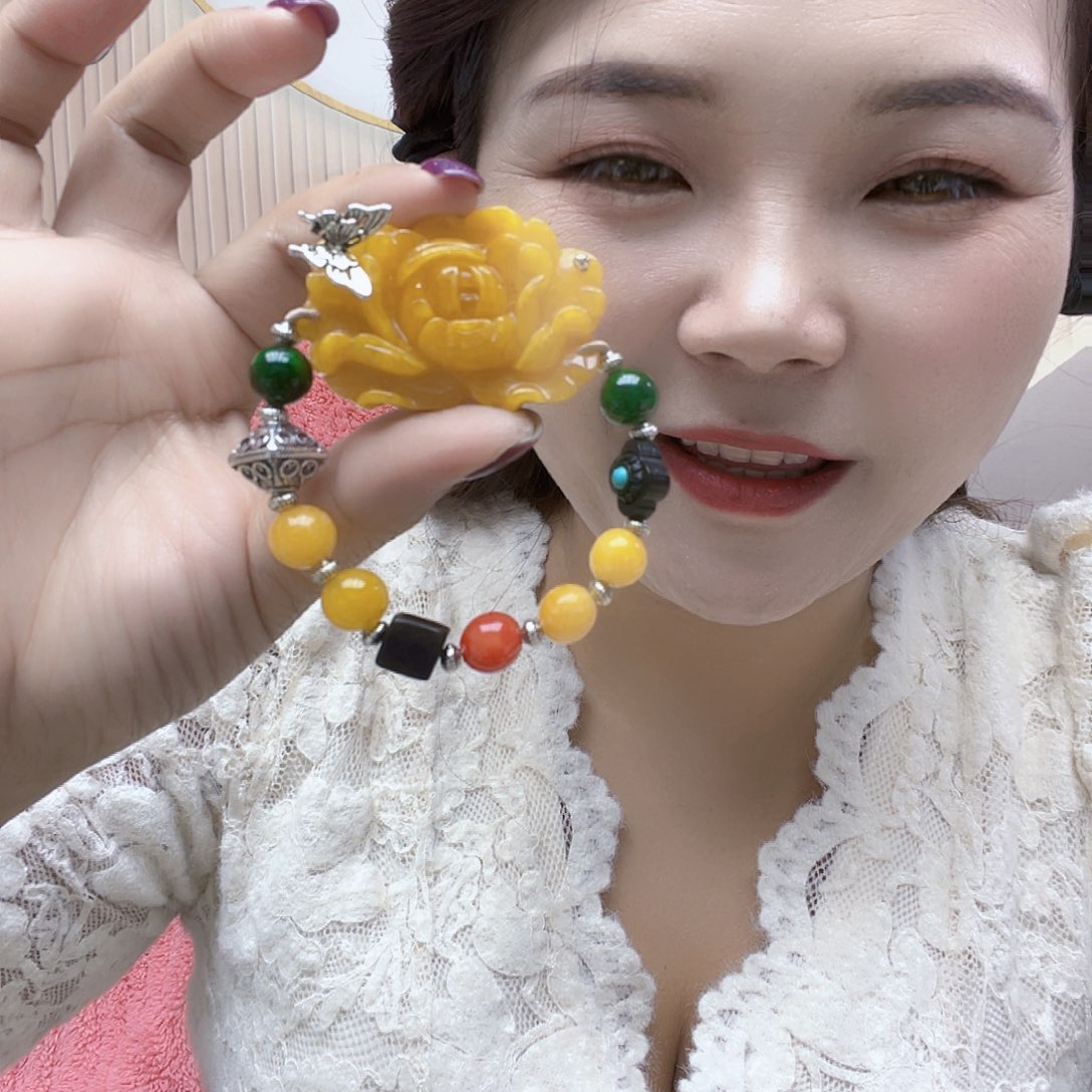 翡翠未镶嵌颈饰手链