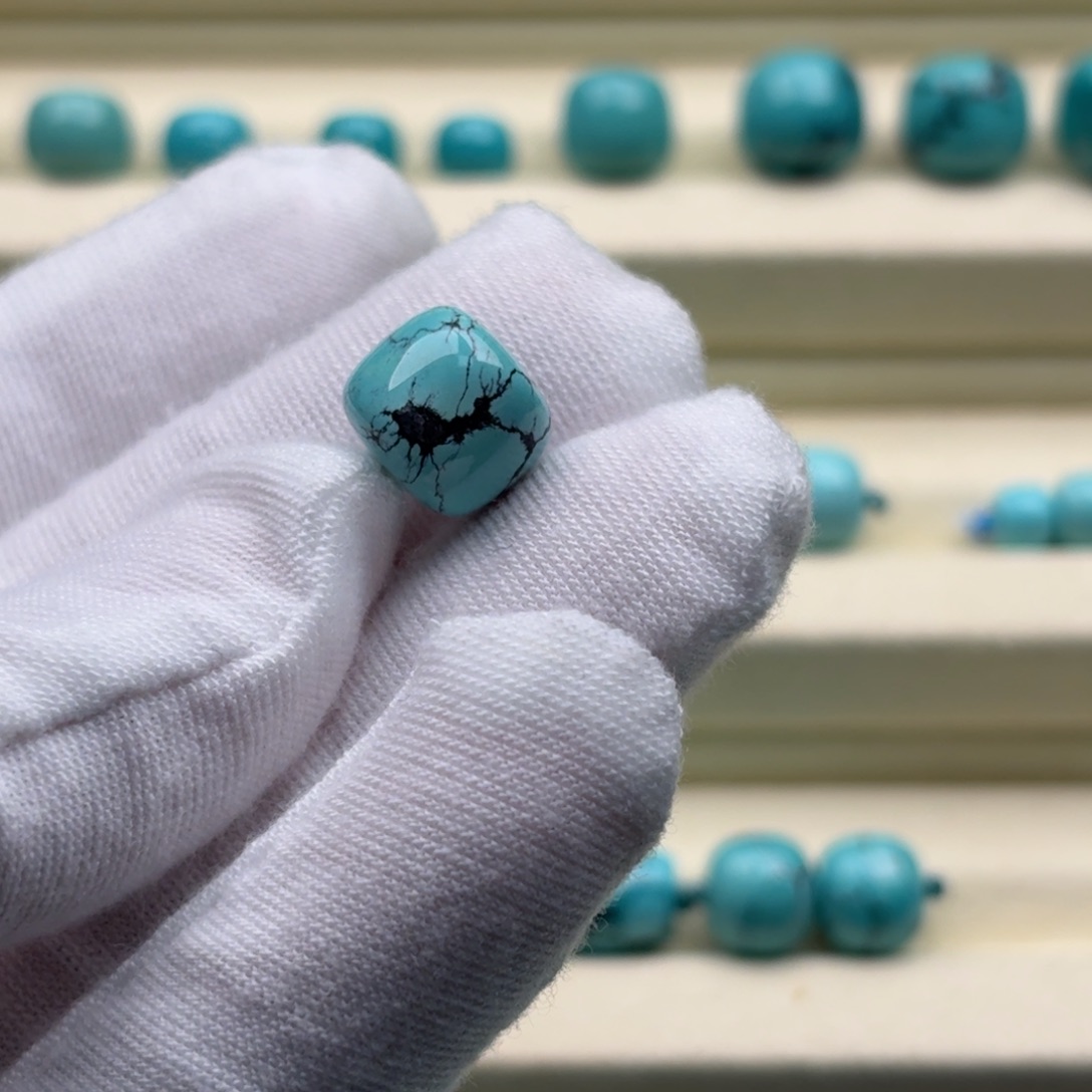 墨***子绿松石未镶嵌珠宝奇石