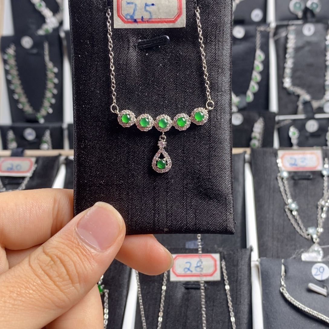 翡翠颈饰银S925镶嵌翡翠