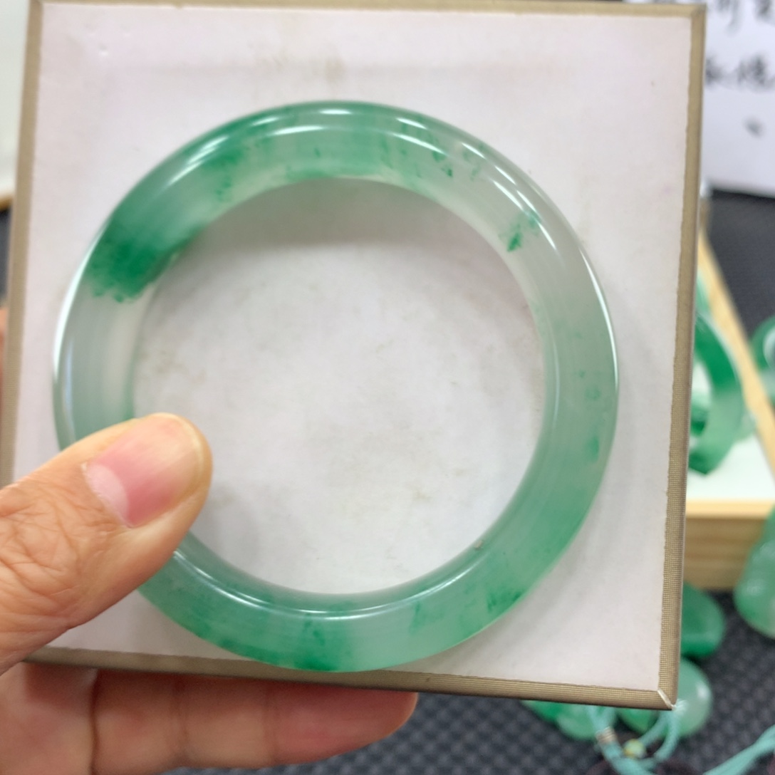 石英质玉手镯未镶嵌?***?