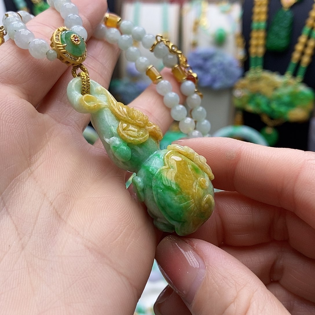 翡翠颈饰未镶嵌天然