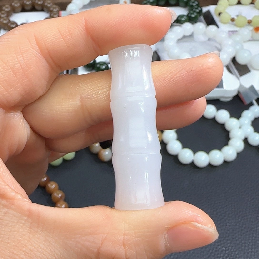 石英质玉颈饰未镶嵌