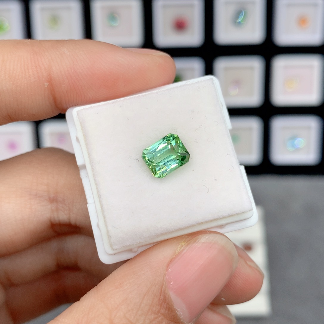 碧玺裸石未镶嵌1.8克拉