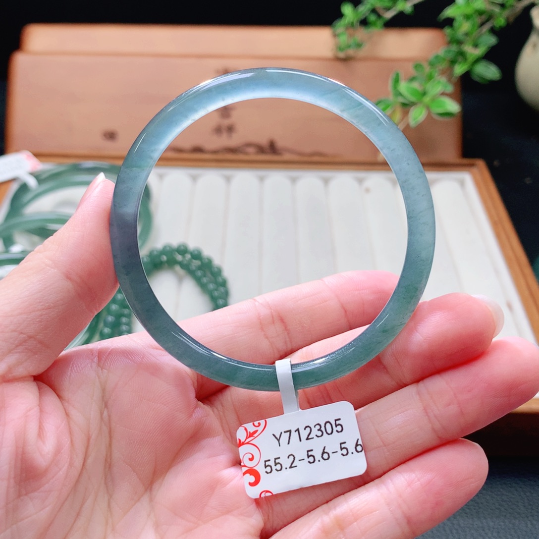 未镶嵌手镯（圆镯）翡翠