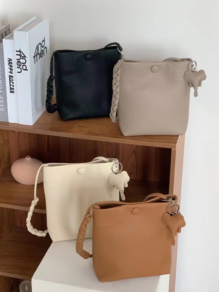 新款气质休闲韩版纯色水桶单肩包XB550