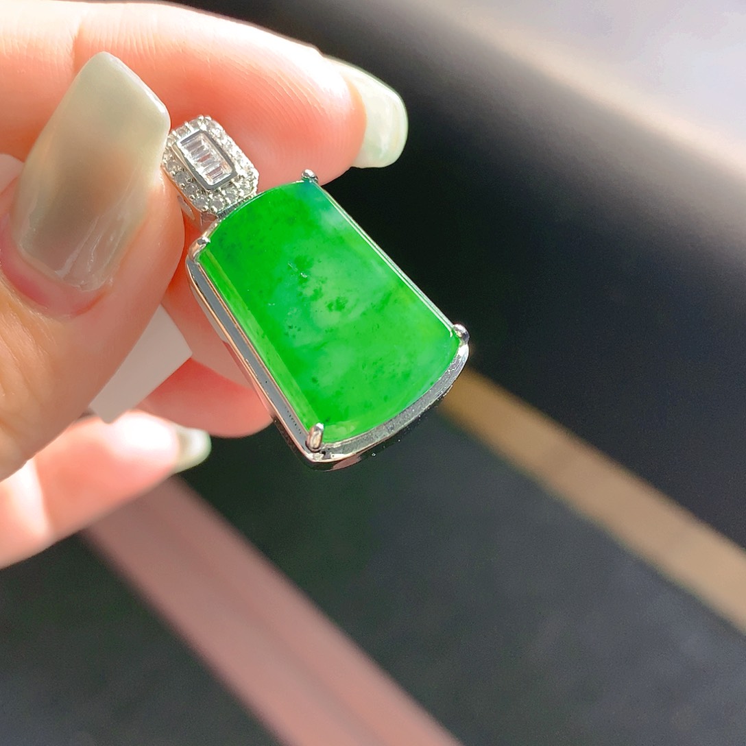 翡翠颈饰未镶嵌翡翠