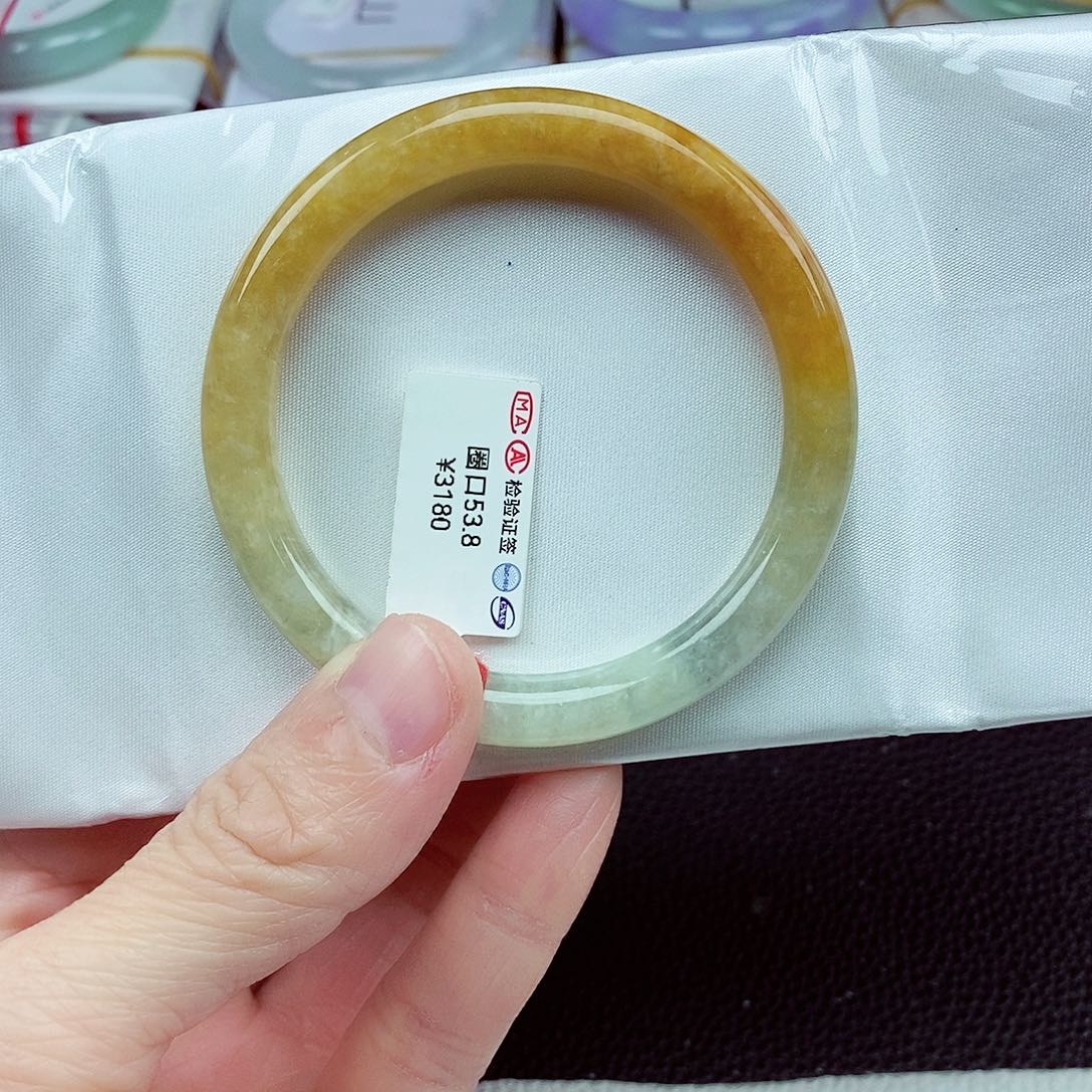 翡翠手镯（圆镯）未镶嵌嘻*缅甸翡翠手镯