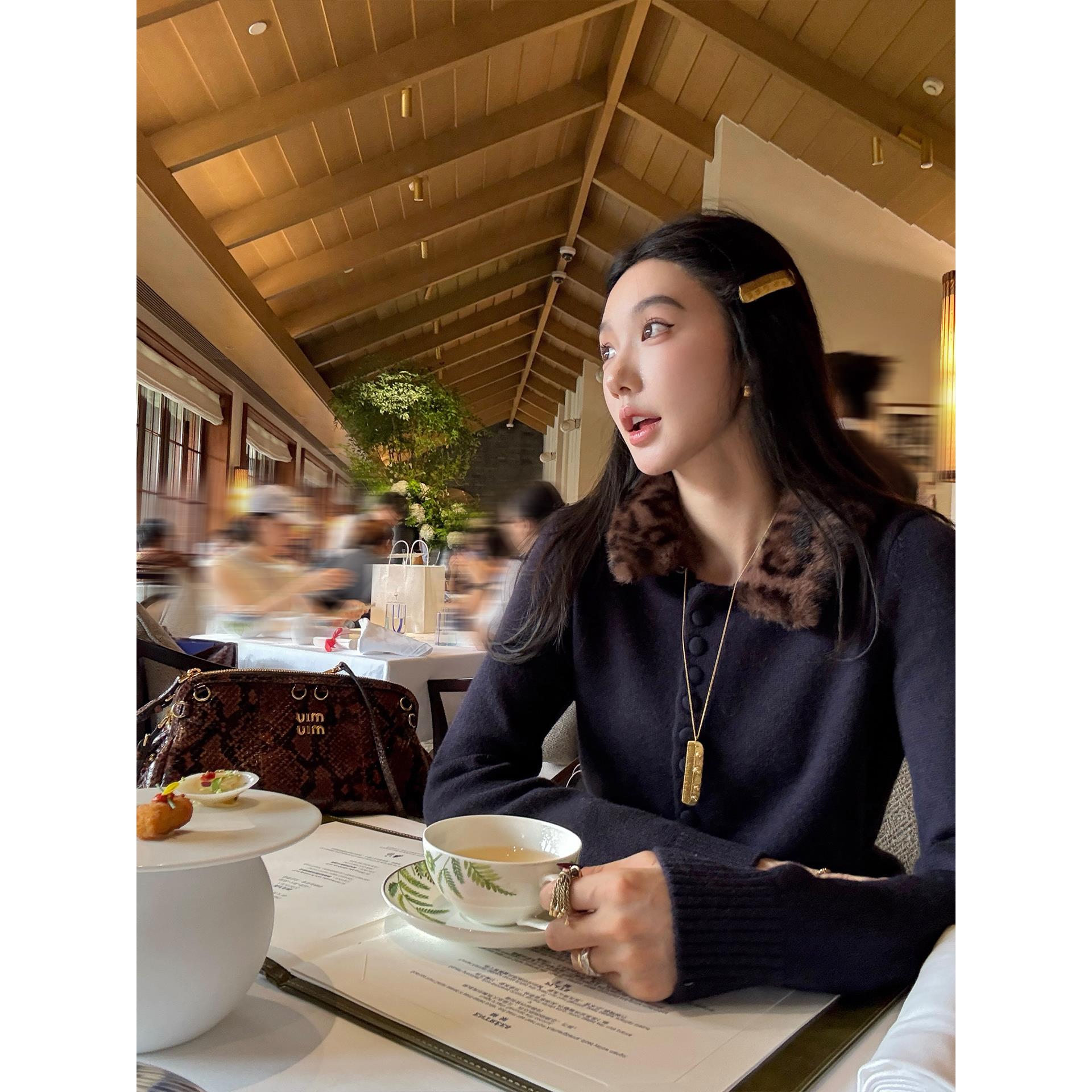 区区欧阳 10/20 20点【vintage经济上行】豹纹毛领翻领毛衣外套