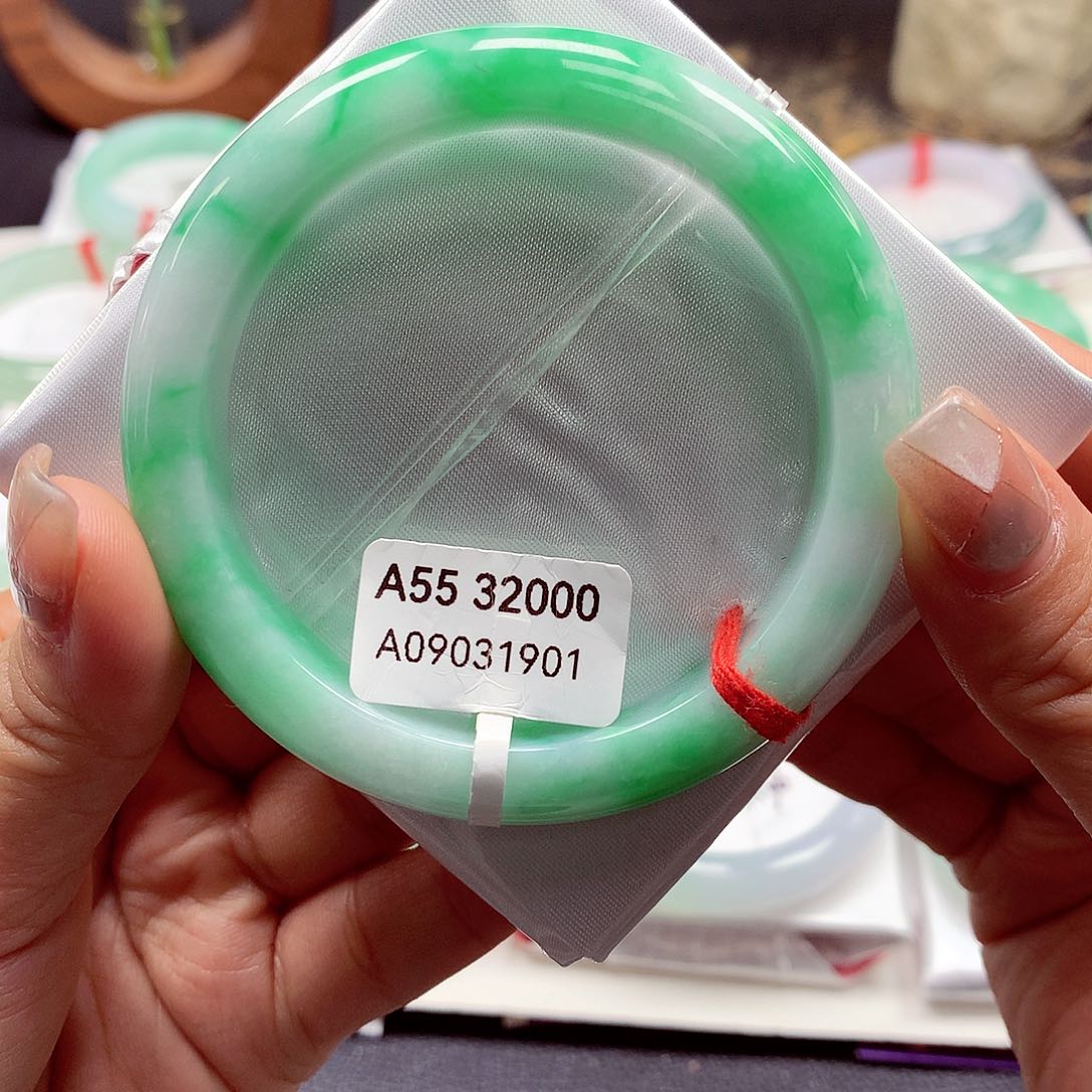 翡翠手镯未镶嵌55正85号88