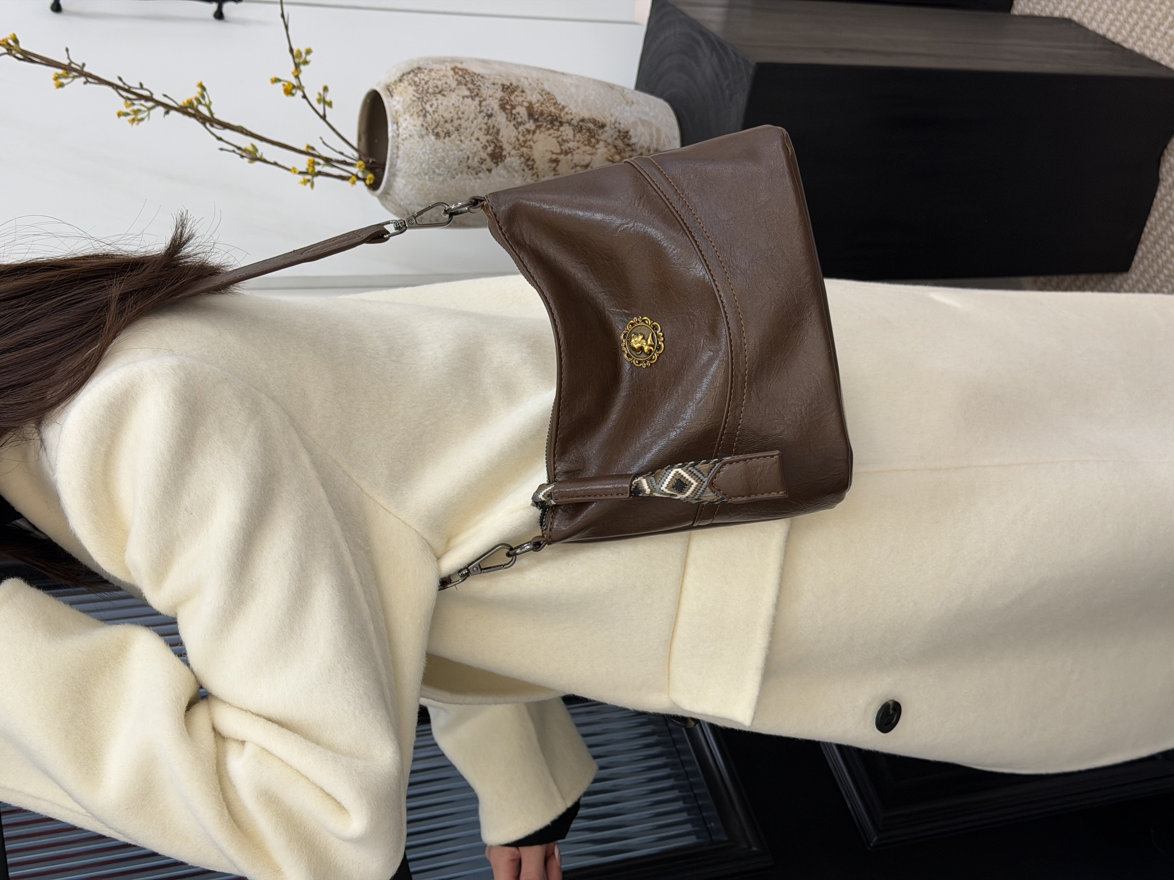 单肩款百搭斜挎包小众女士包包通勤风做旧ins复古