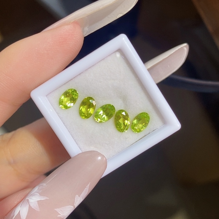 橄榄石珠宝奇石未镶嵌