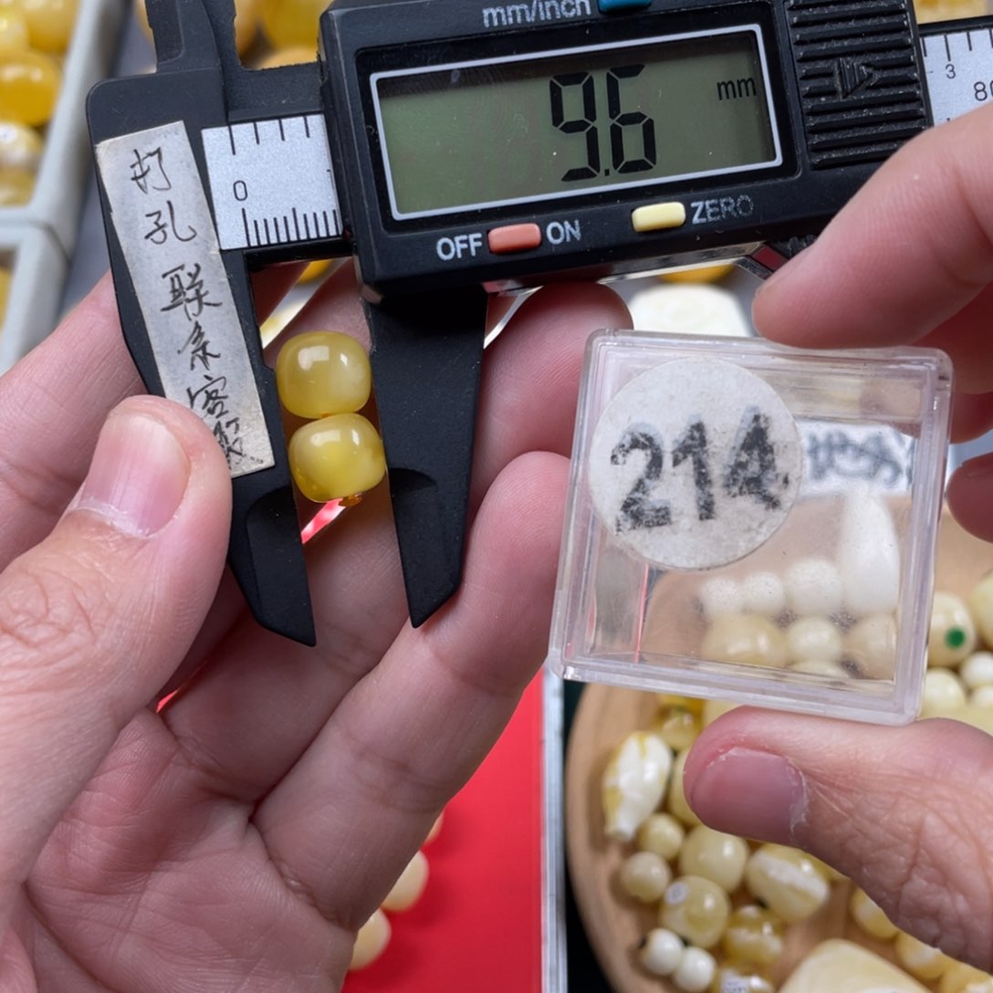 蜜蜡珠宝奇石未镶嵌