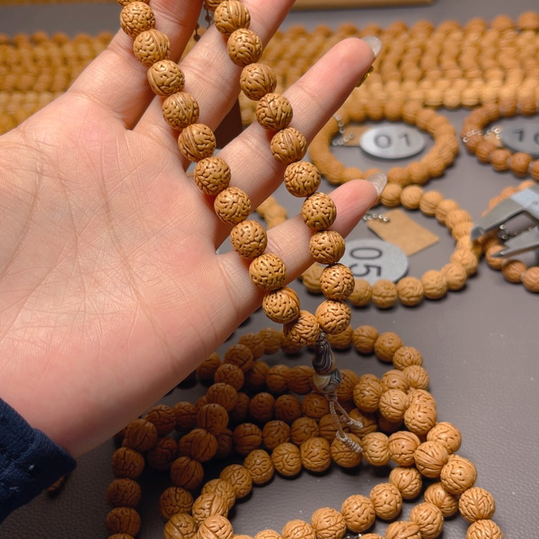 我***客吊坠桃核桃核手持