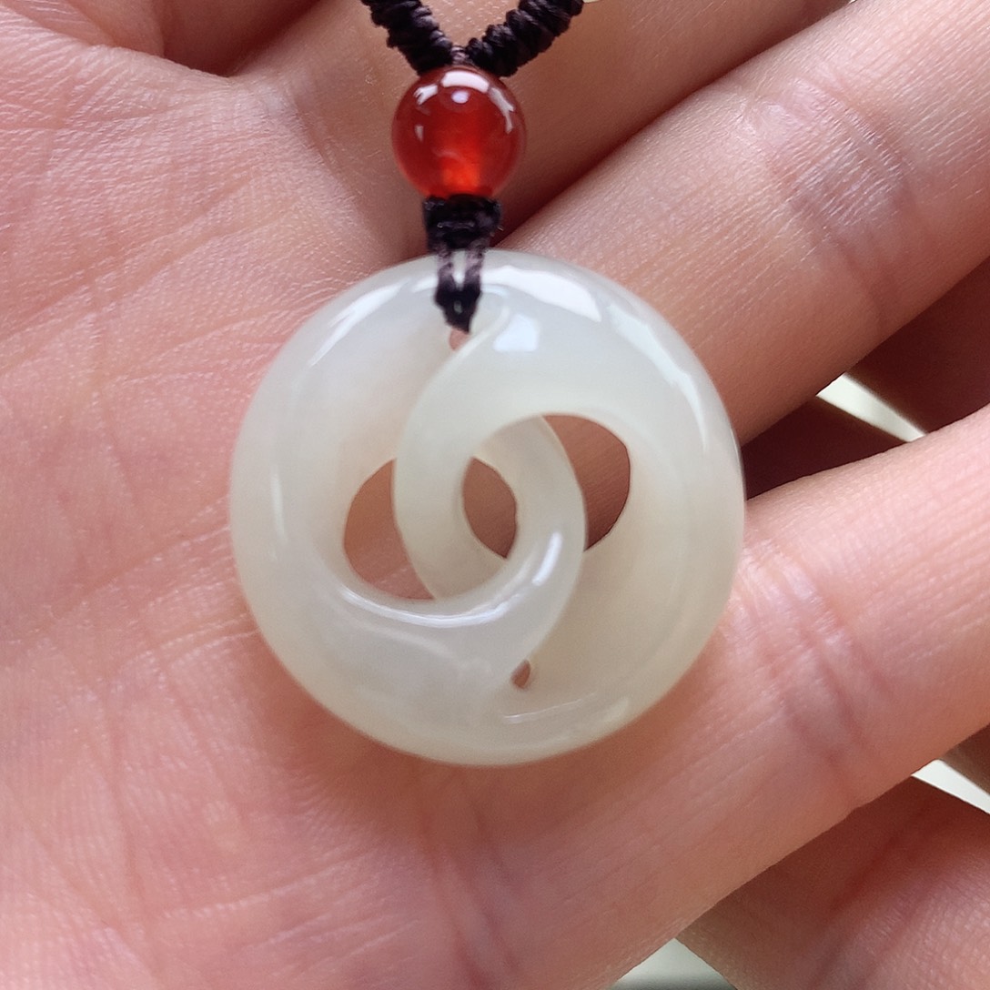 燕****和田玉未镶嵌颈饰