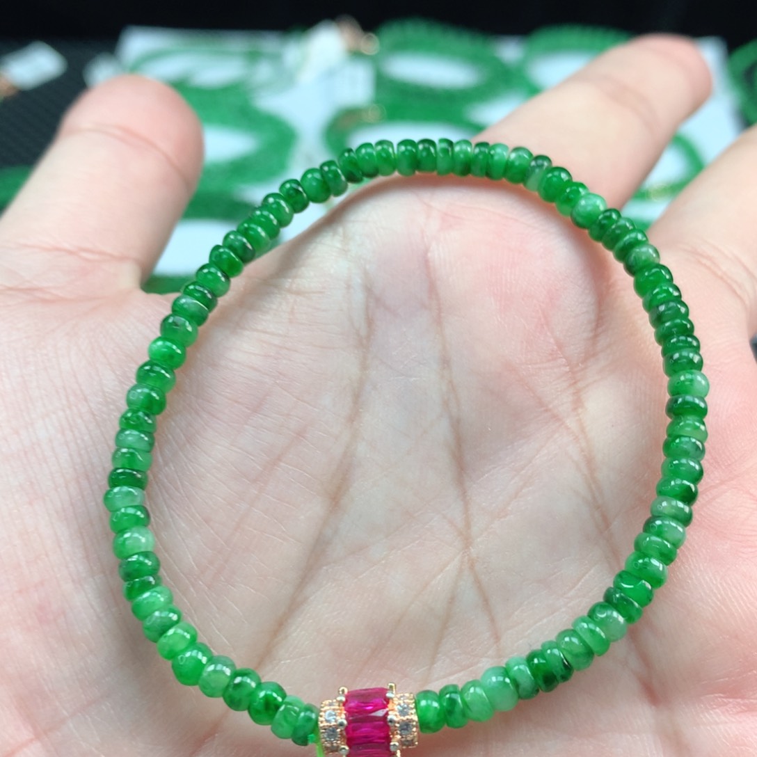 翡翠手链未镶嵌翡翠