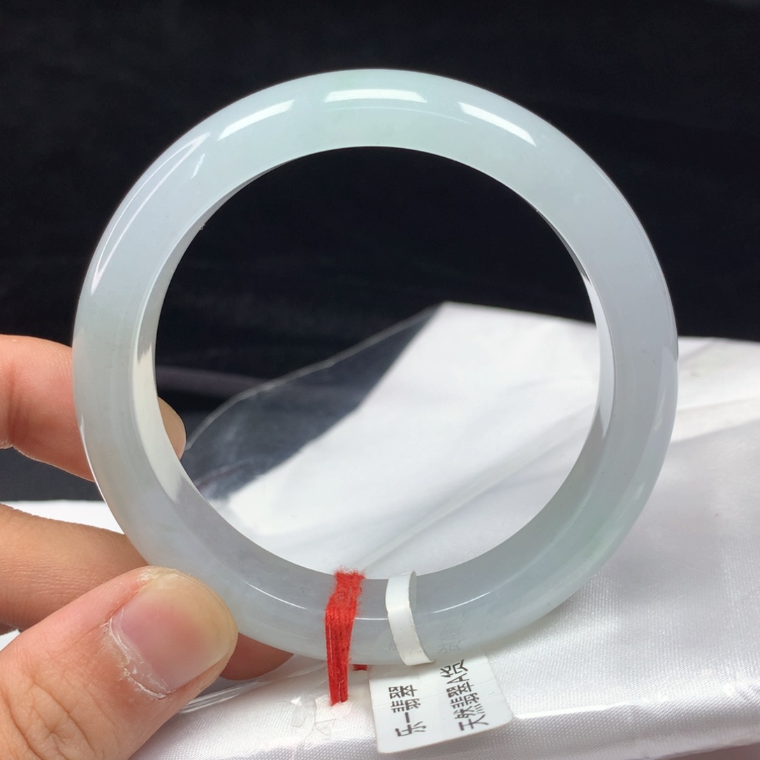 翡翠手镯（圆镯）未镶嵌56.2