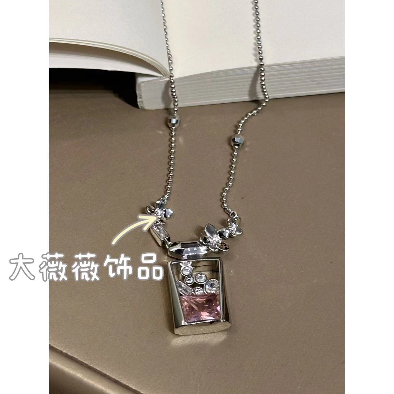 铜合金项链 轻奢花朵香水瓶项链-67624