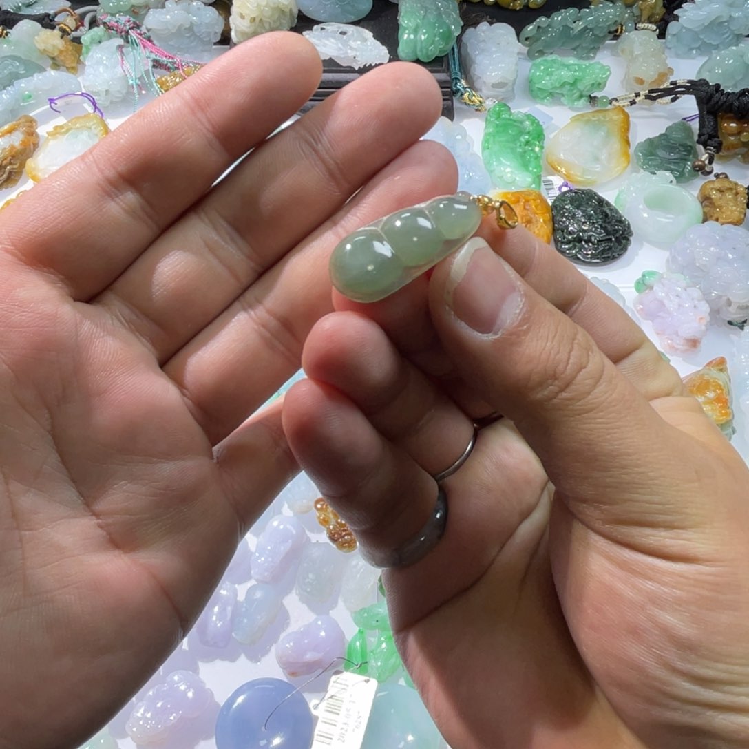 翡翠颈饰未镶嵌天然