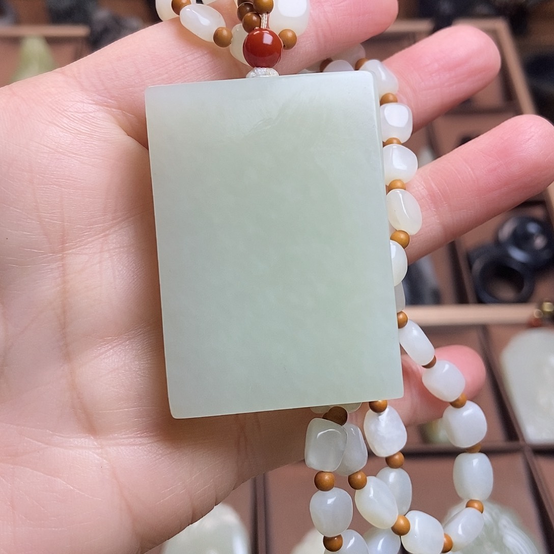 和田玉（糖玉）颈饰未镶嵌