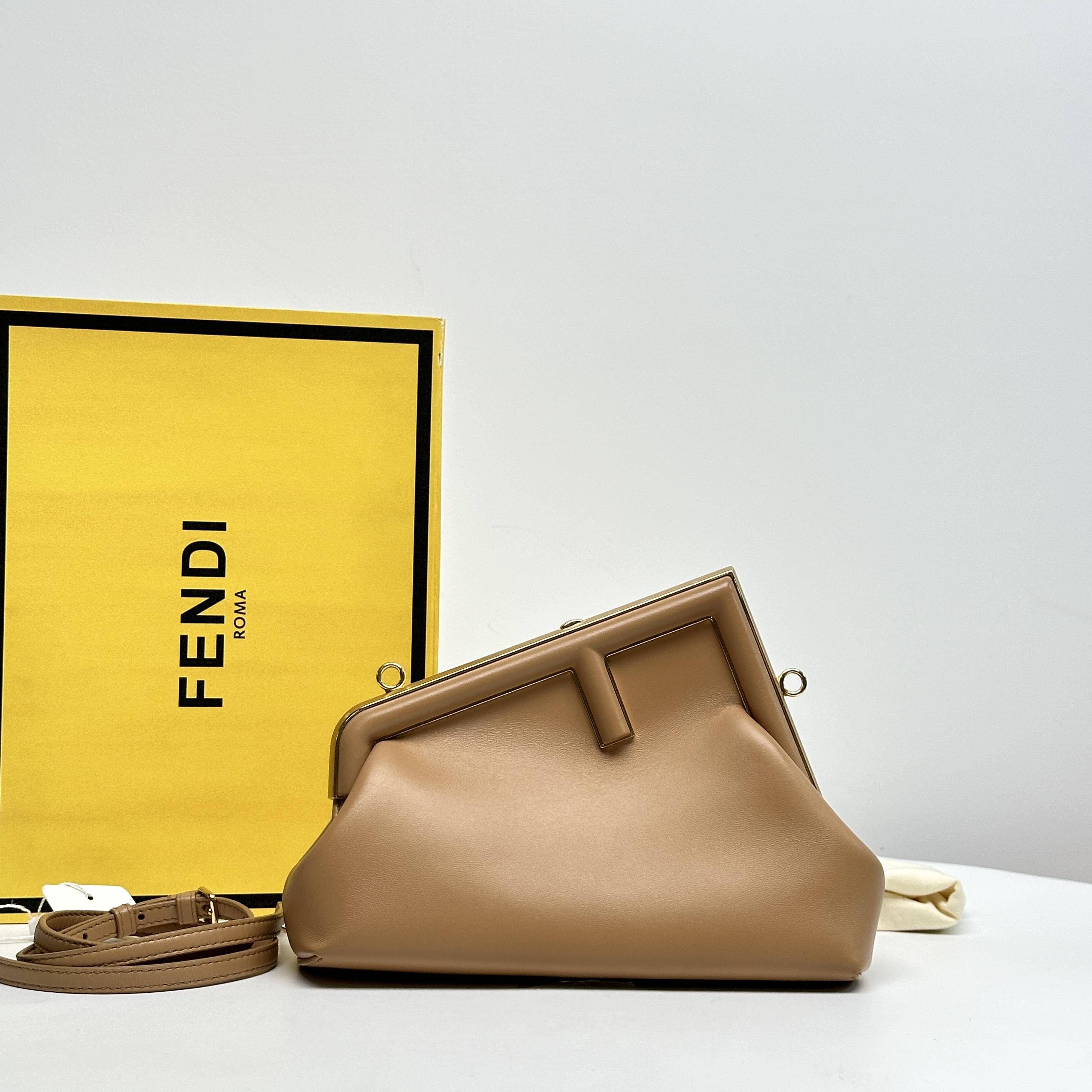 胖虎曼曼/芬迪/95新/公价0/箱包/斜挎包/312501230277