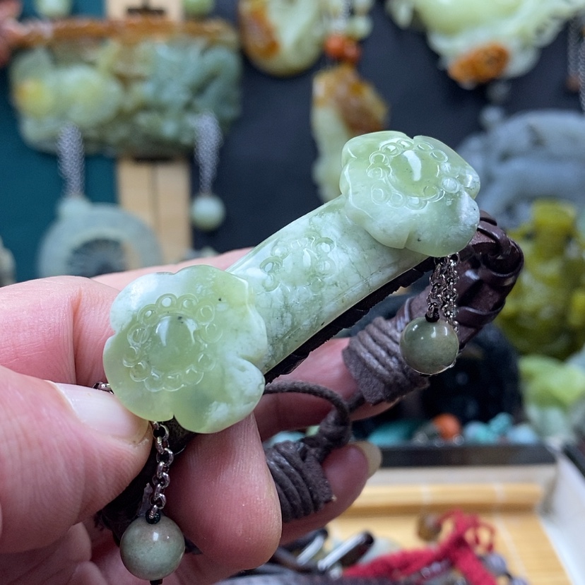 【闪购商品】蛇纹石玉手牌未镶嵌