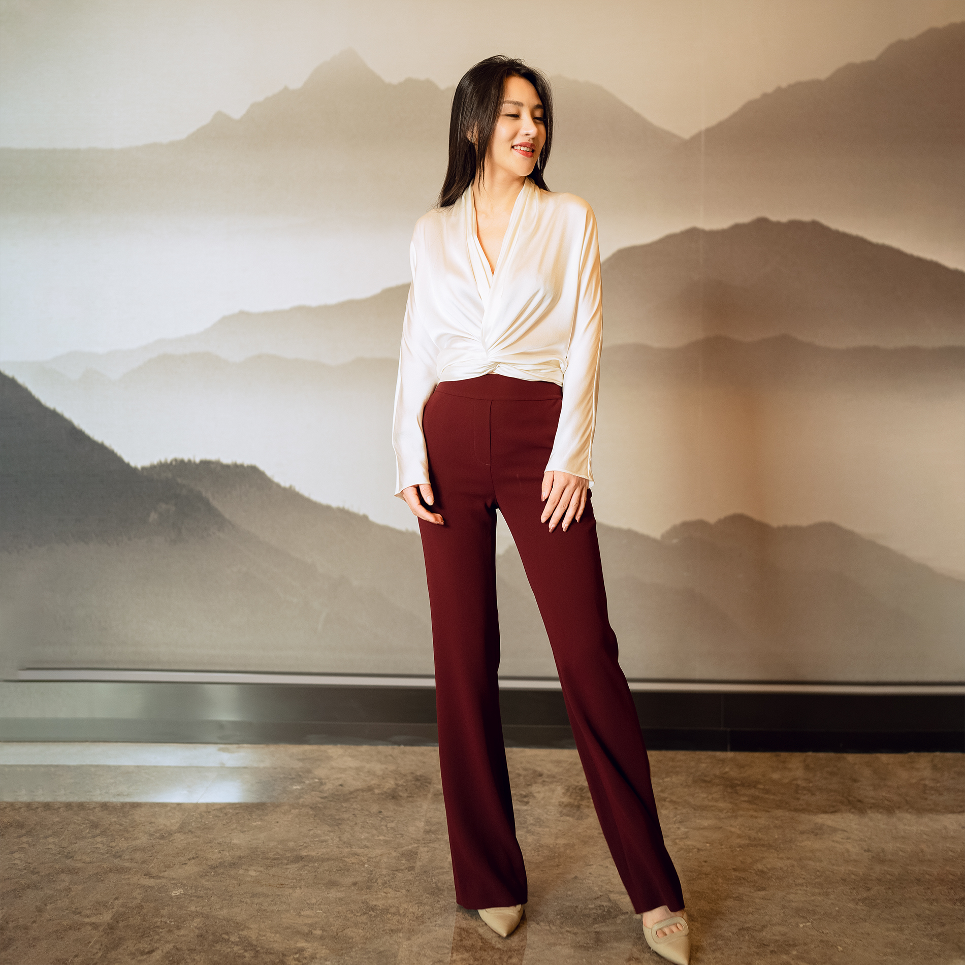 YUSHU- K10658新款酒红色中高腰微喇裤