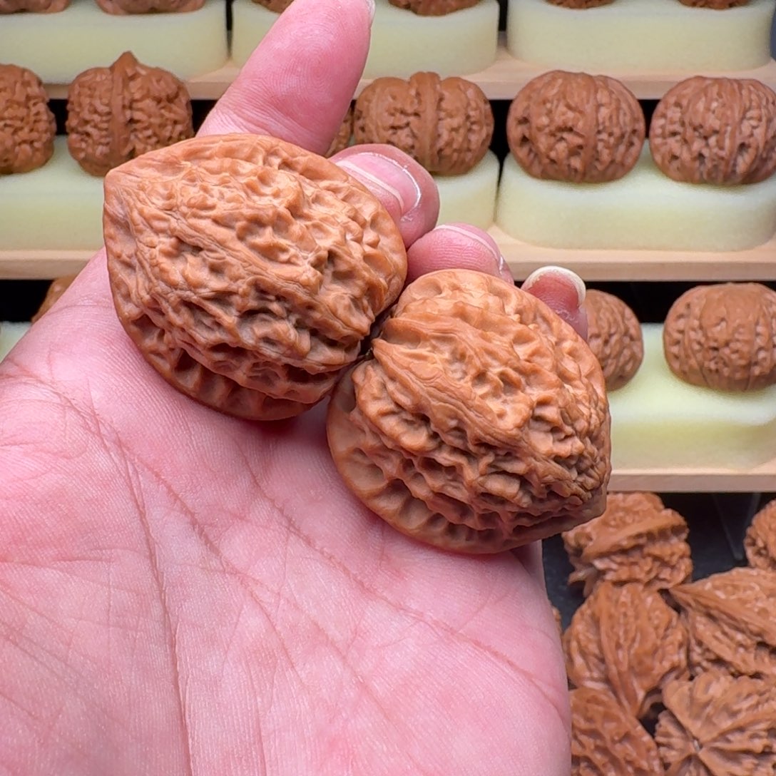 文玩核桃吊坠金牛36