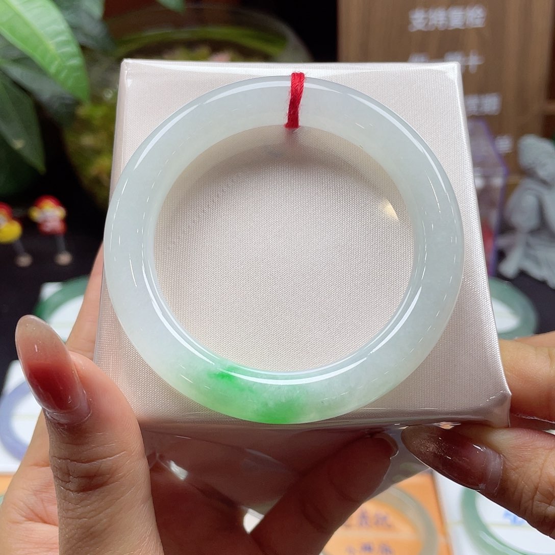 翡翠手镯未镶嵌100 号链接