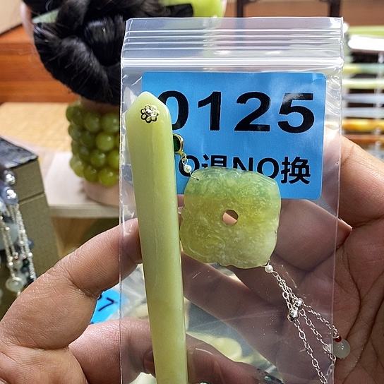 蛇纹石玉发簪未镶嵌?****