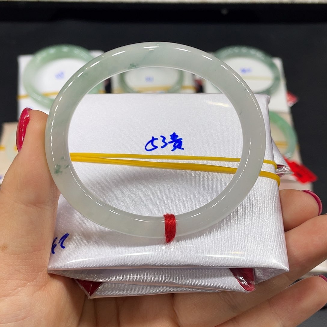 翡翠手镯未镶嵌缅甸天然翡翠手镯