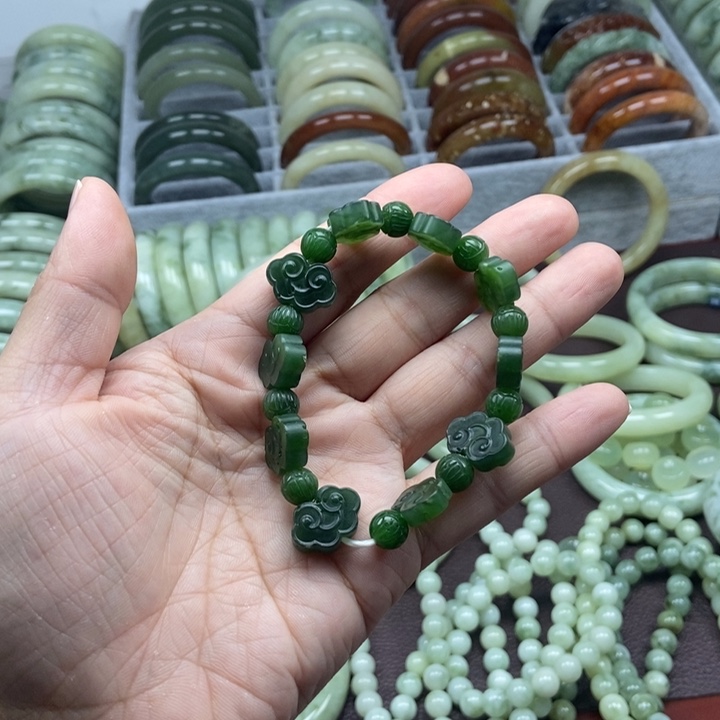 蛇纹石玉手链未镶嵌刘*花