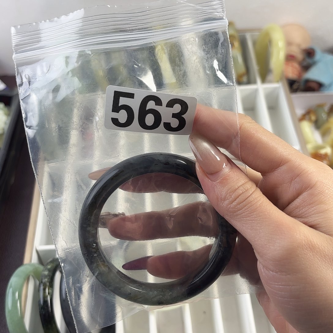 蛇纹石玉手镯未镶嵌久*?