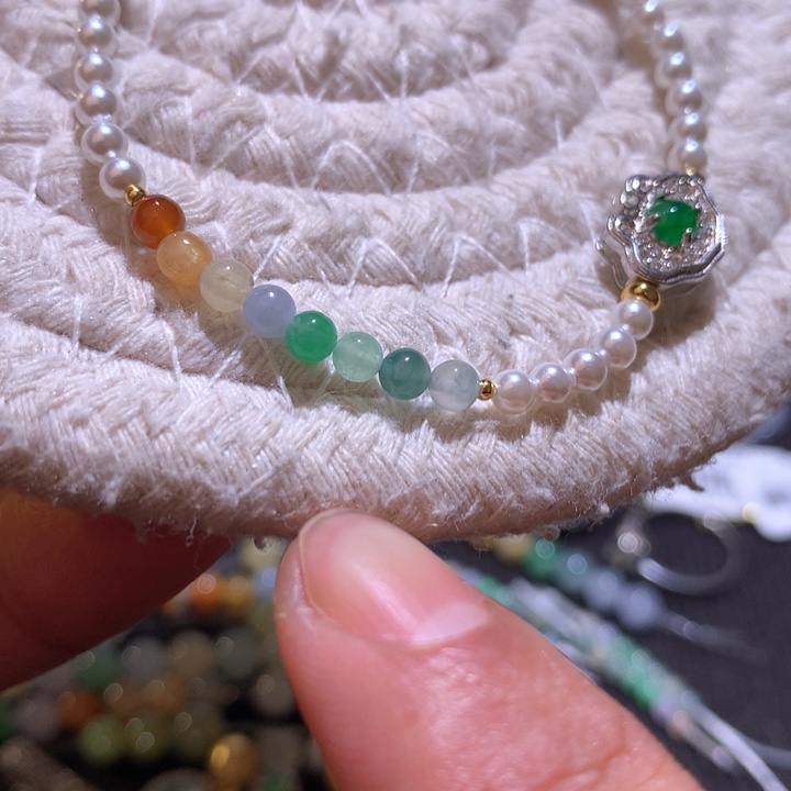 翡翠颈饰未镶嵌蛋面七色珠手串