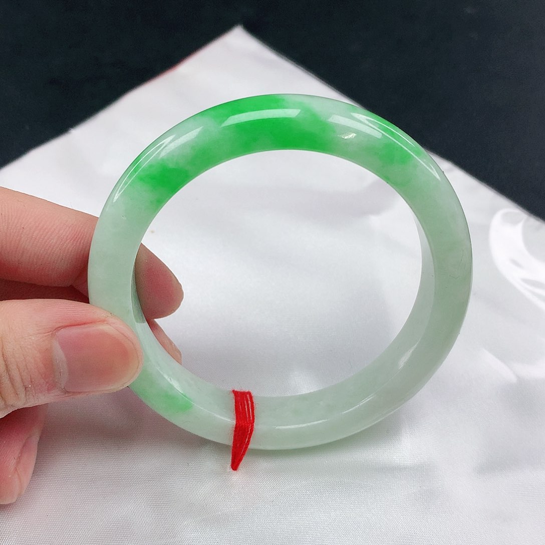 翡翠手镯未镶嵌圈56.5。3404