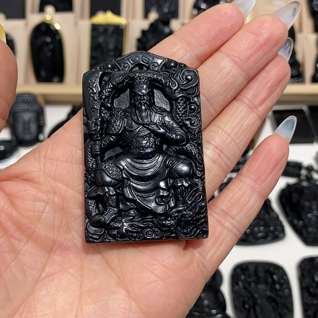 廉***价岫玉未镶嵌天然岫玉蛇纹石玉颈饰