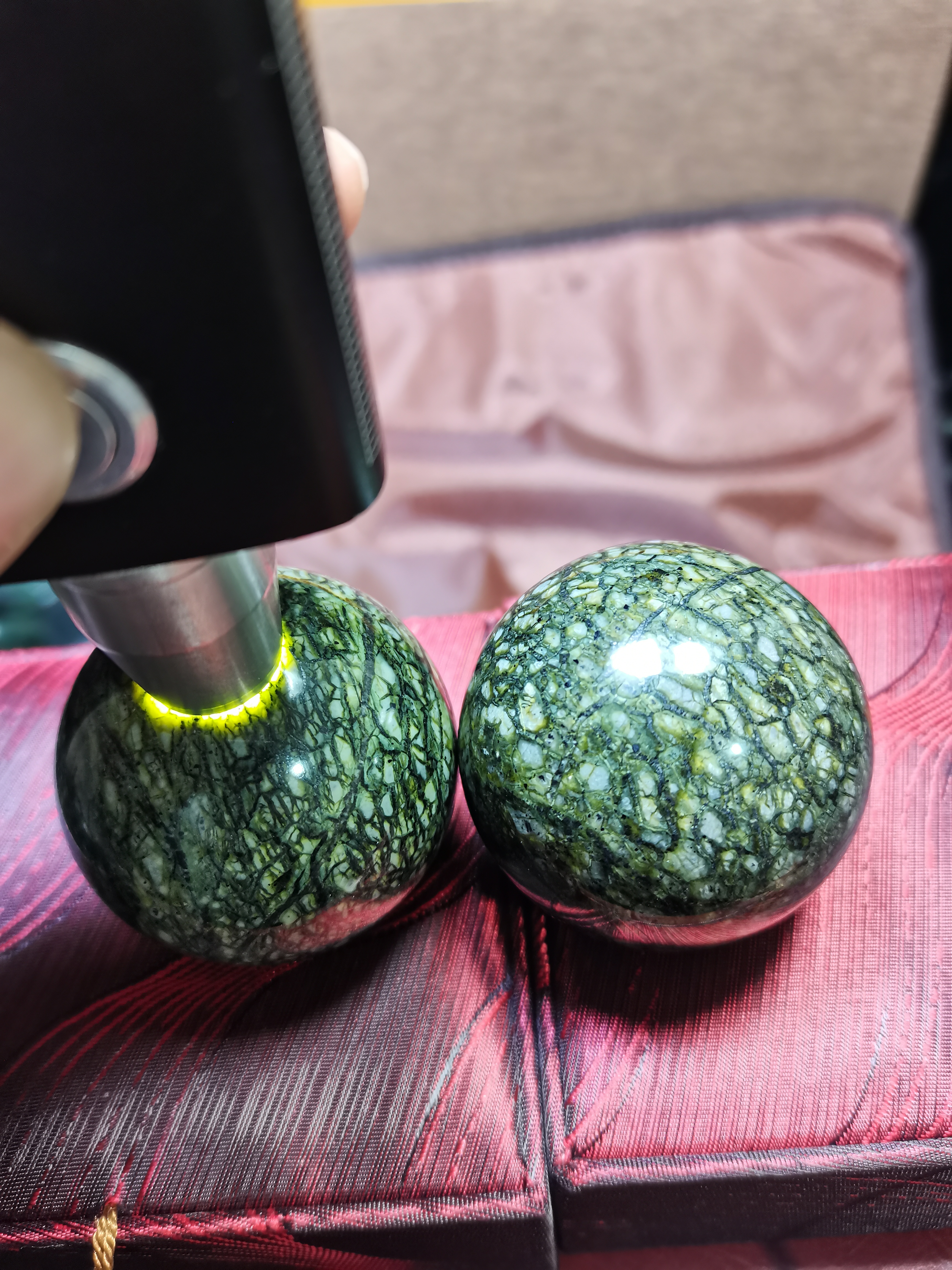 藏玉药王石网格蛇纹玉精品手腕运动健身直径5.0手球颜色随机