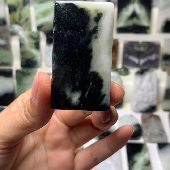 独山玉未镶嵌颈饰