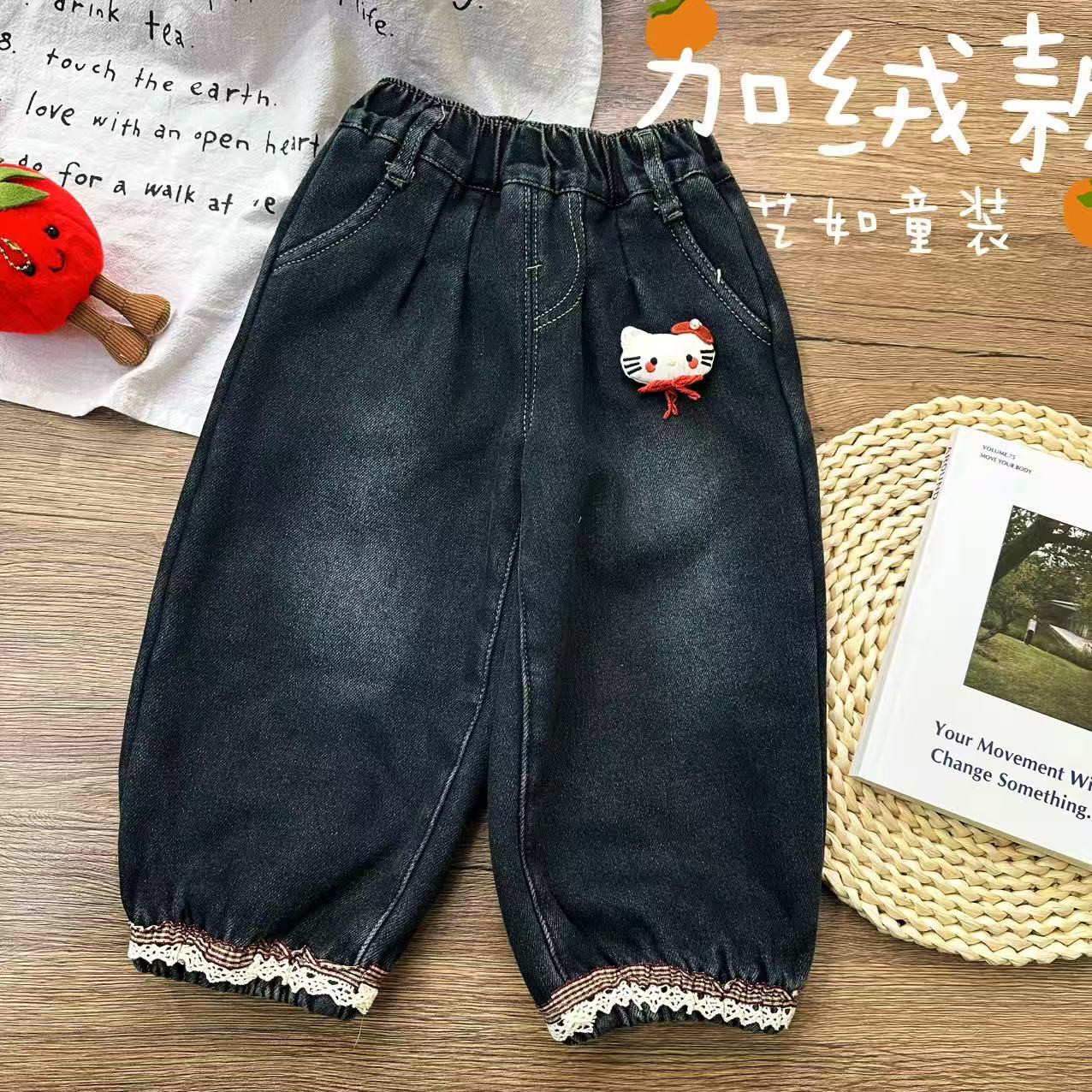 【牛仔风波】2025冬季上新女童凯蒂猫设计感束脚加绒牛仔裤D-H674