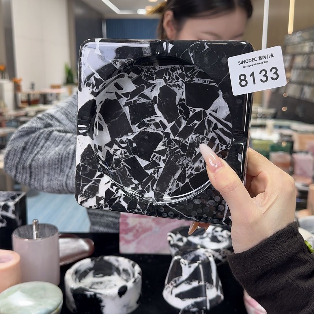 向***妆8133宝黑烟灰缸大号