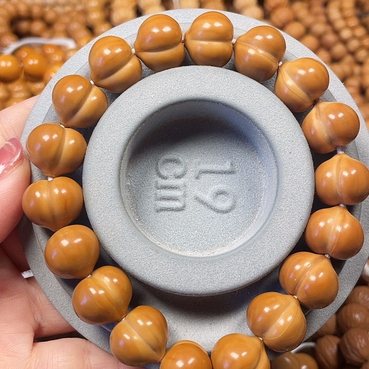 木高品质微瑕屁桃15➕。    