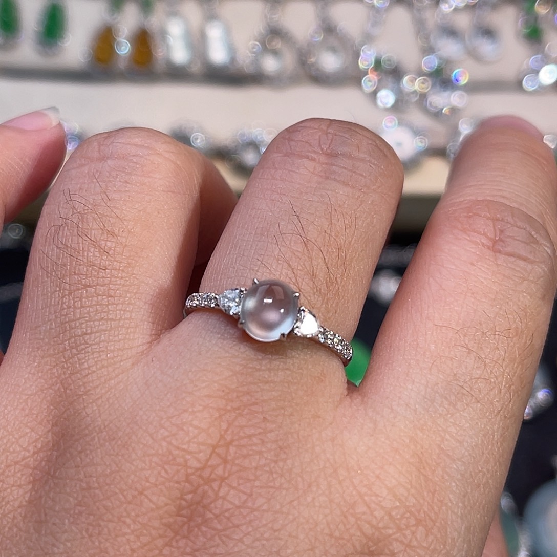 翡翠18K金镶嵌戒指玻璃种冰蛋