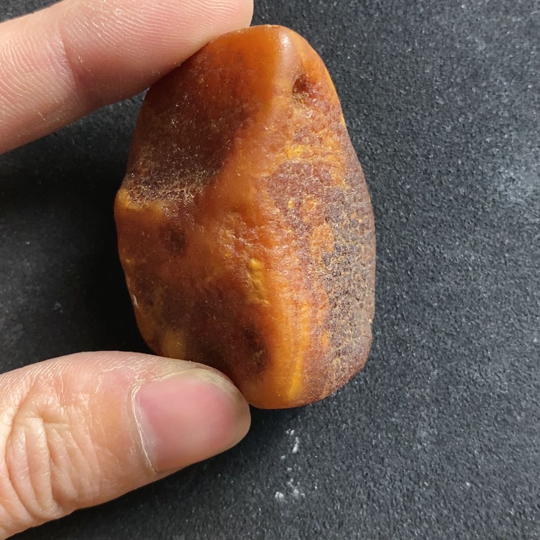 琥珀裸石未镶嵌红*