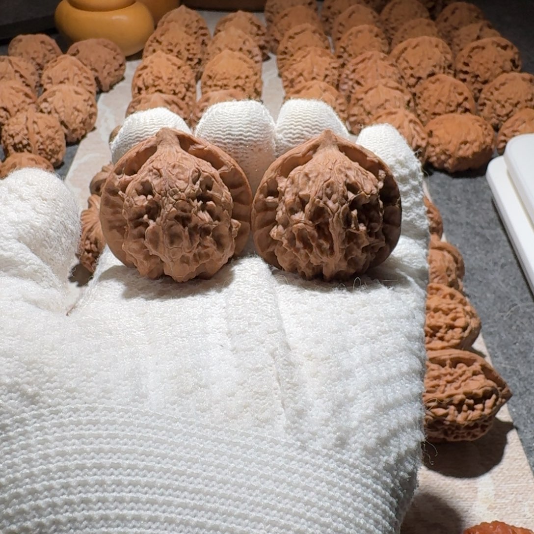 文玩核桃吊坠全品梨木台