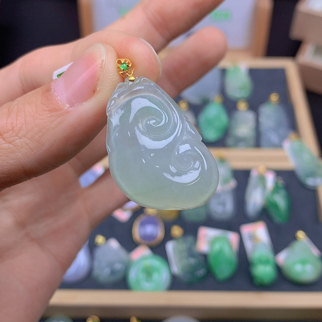 翡翠颈饰18K金镶嵌翡翠