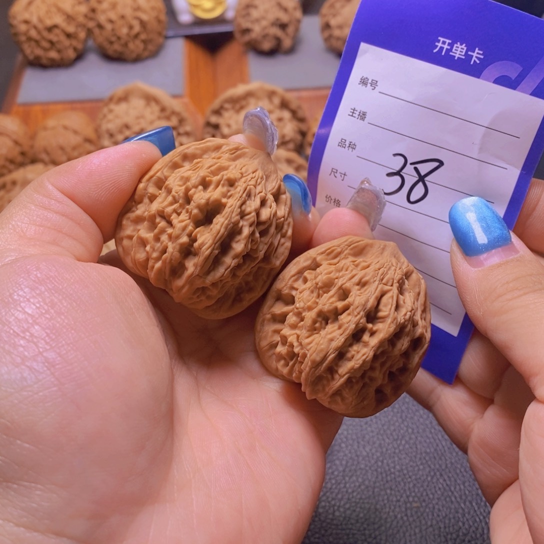 文玩核桃吊坠虎头39