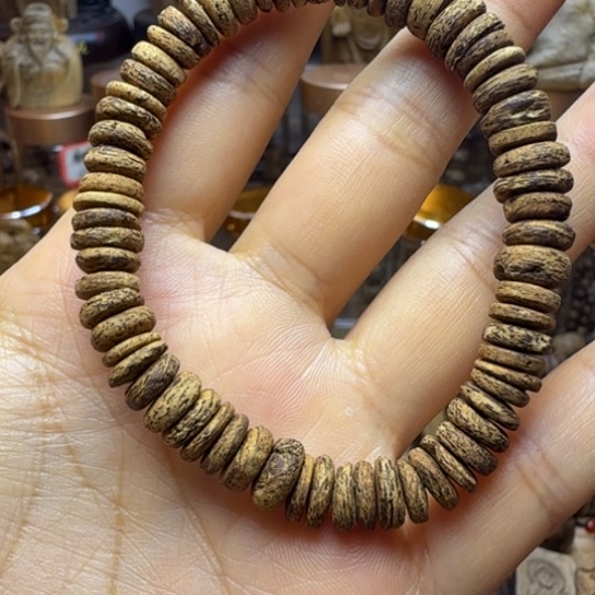 沉香碎屑沉香斯里兰卡土沉 0.8 的 3.89 克