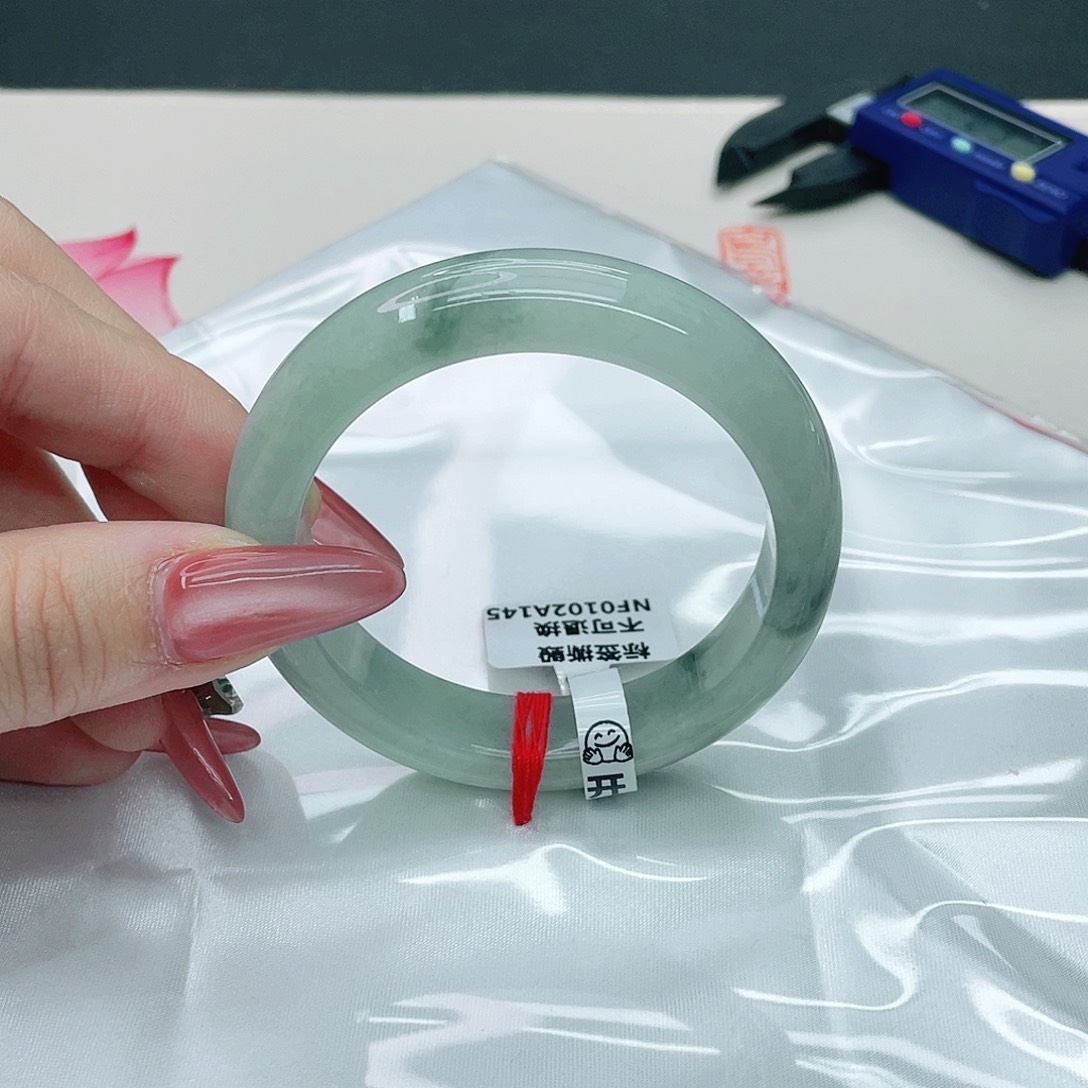 翡翠手镯未镶嵌正51.7