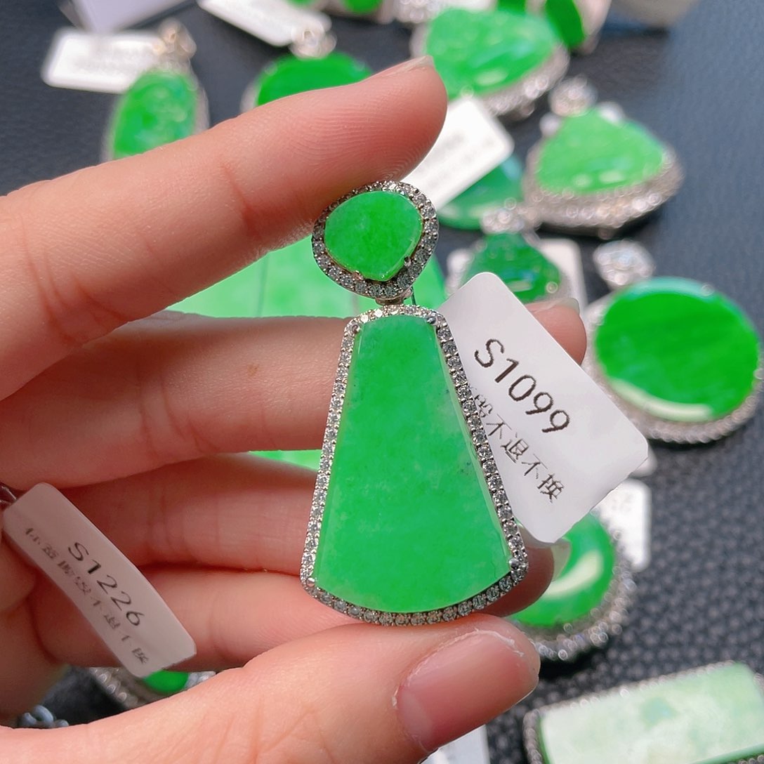 【闪购商品】翡翠吊坠(不含链)银S925镶嵌