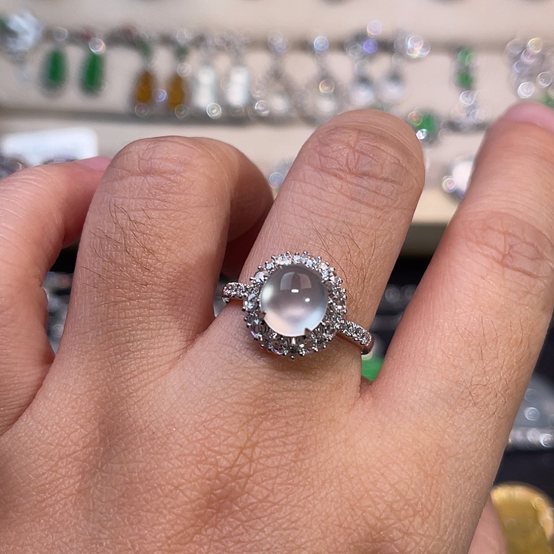 翡翠18K金镶嵌戒指冰蛋