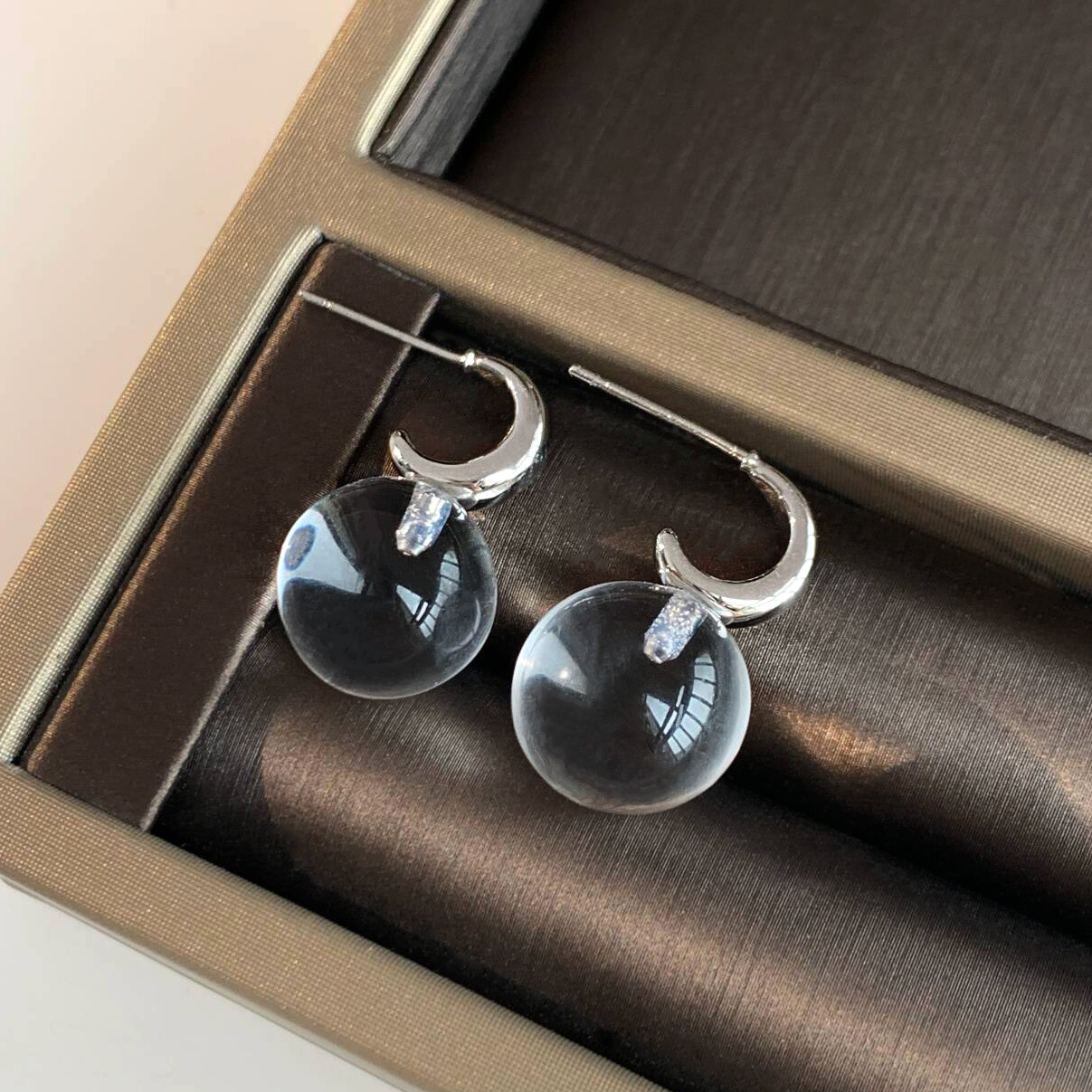 钛钢亚克力耳饰 法式清透白水夏日清凉感球球耳钉女韩系小众清新